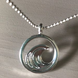 BRAND NEW Billabong Surfer Necklace🏄🏼‍♀️